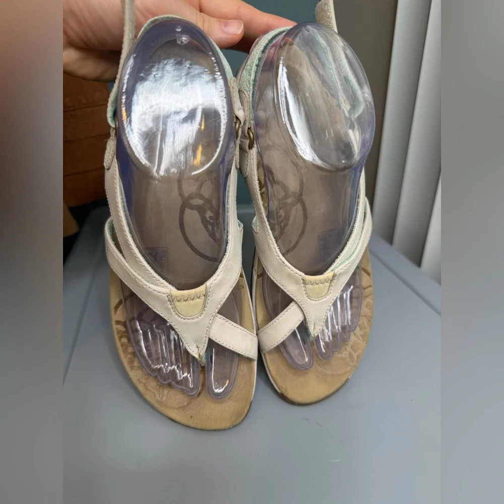 Merrell Beige and Tan Women's Sandals